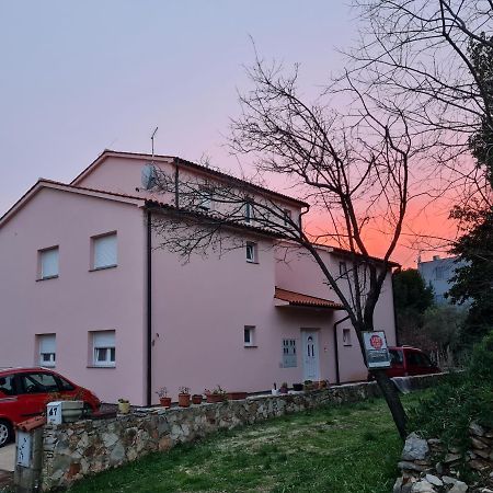 Apartment Tomas Near The Beach Pula Exterior foto